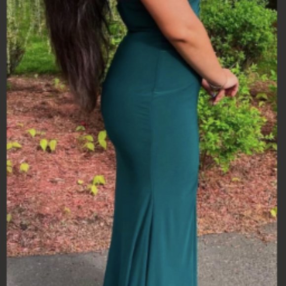 Jersey Prom Dress With Side Ruching And Leg Slit (size 10) - Picture 7 of 8